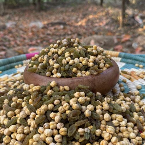 نخودچی کشمش