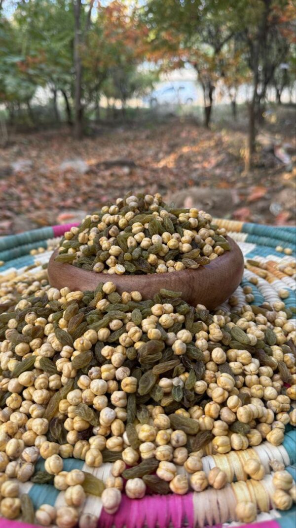 نخودچی کشمش