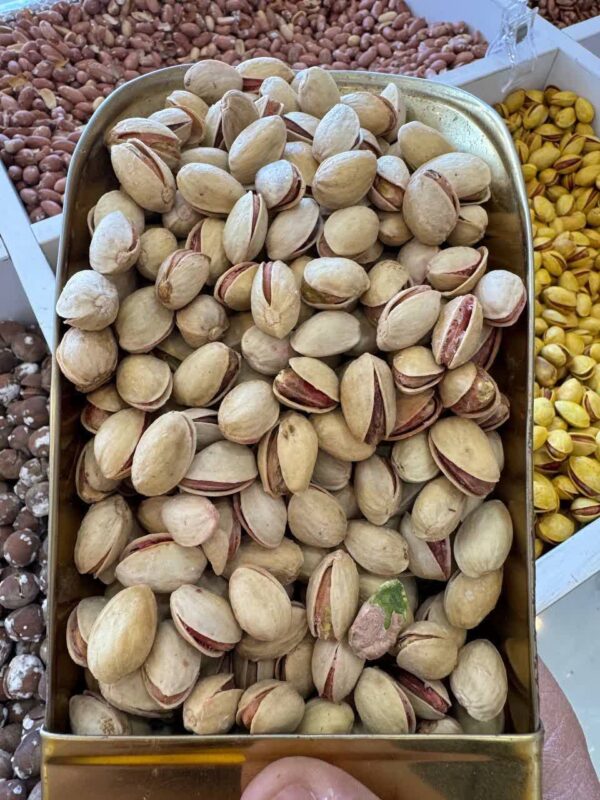 پسته احمدآقایی خام