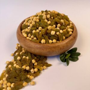 نخودچی کشمش